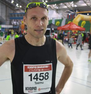 Kuopio maraton: Teemu Toivanen juoksi puolimaratonin voittajaksi.