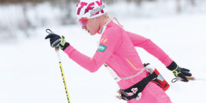 Hiihdon rytmi vaatii sulavaa käsien käyttöä. Sauvatyöntö tehdään jatkuvalla liikkeellä.