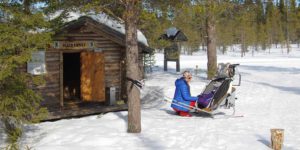 Ahkio vai multisport-kärryt hiihtolenkille lapsen kanssa