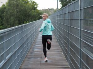 Suunnitelmallisuus ja tavoitteet auttavat motivoitumaan juoksuharjoitteluun myös sateisina syyspäivinä.