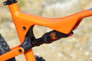 Orbea Oiz H30 täysjousitetut maastopyörät testi