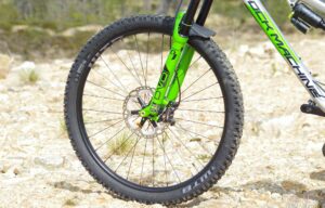 Rock Machine Blizzard -täysjoustomaastopyörä