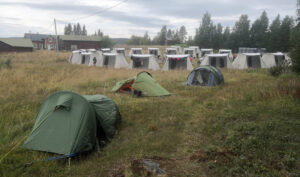 Racing the Planet Laplandin toinen leiri Jerisjärven rannalla.