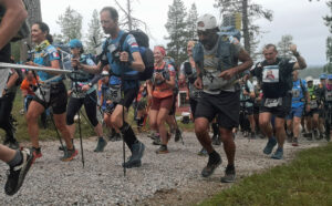 Racing the Planet Lapland etappijuoksun lähtö Rönölästä Luosujärveltä viimeiselle etapille kohti Yllästä.
