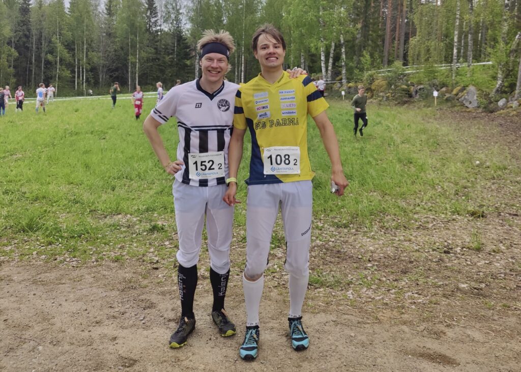 hisumiesten matkassa