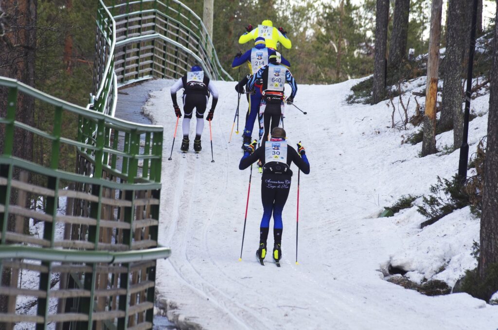 ikääntynyt hiihtäjä